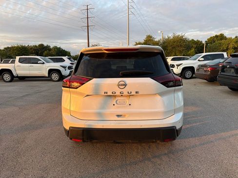 Used 2025 Nissan Rogue SV FWD image 4