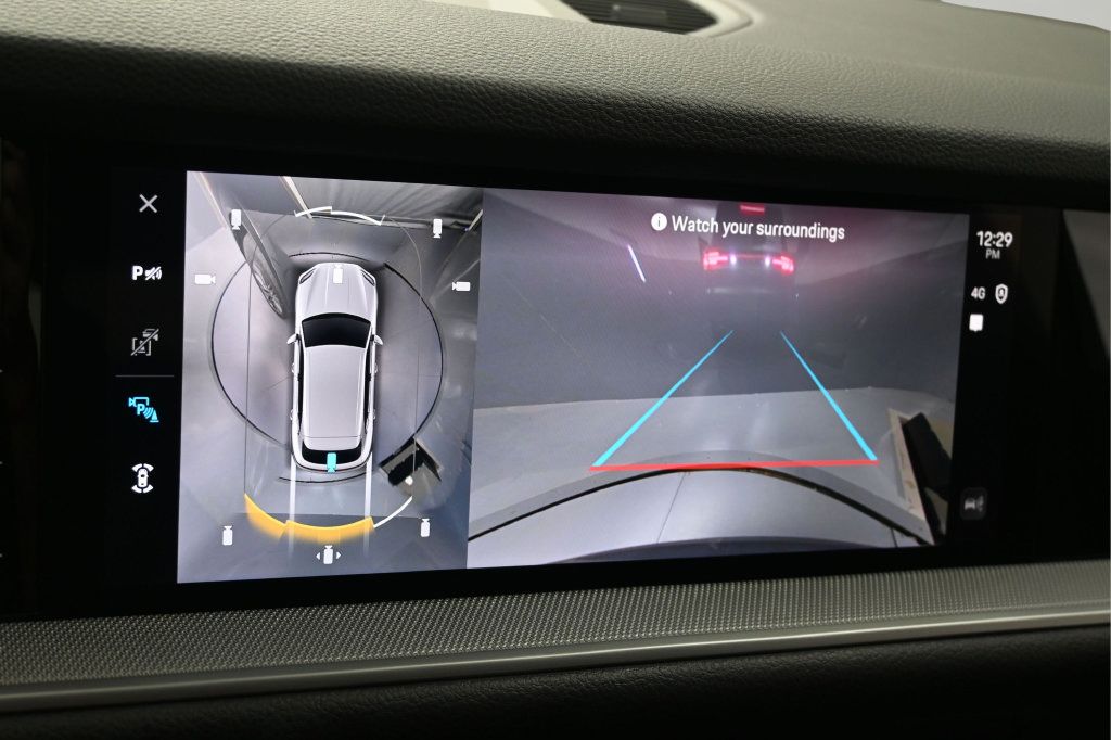 Certified 2025 Porsche Cayenne AWD/4WD image 15