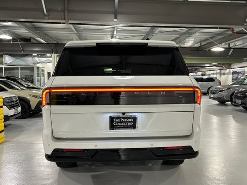 Used 2026 Lincoln Navigator L Reserve w/ Jet Appearance Package AWD/4WD image 3