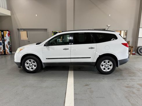 Used 2009 Chevrolet Traverse LS FWD image 1