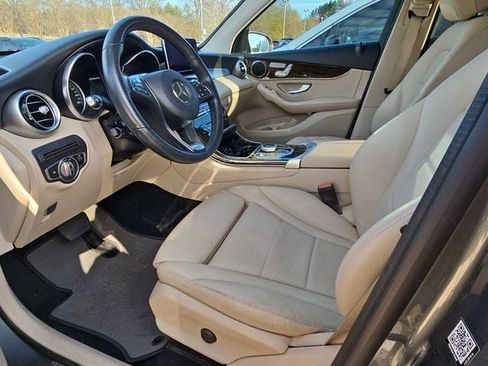 Used 2019 Mercedes-Benz GLC 300 w/ Premium Package image 16