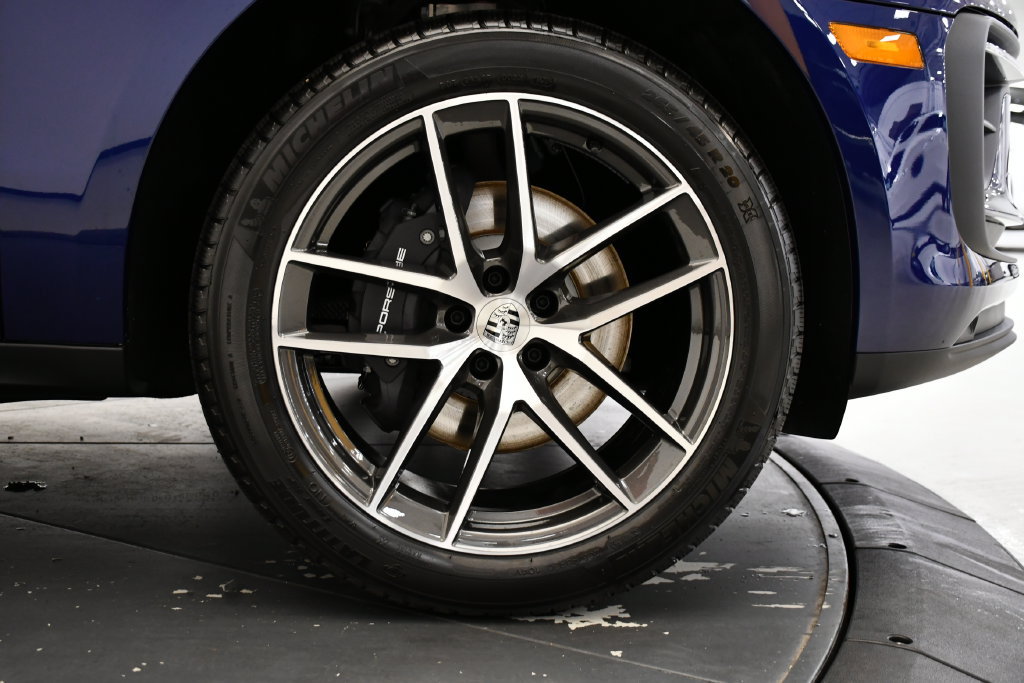 Certified 2026 Porsche Macan Turbo AWD/4WD image 19