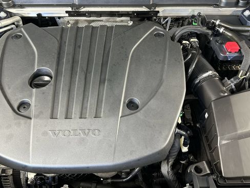 Used 2022 Volvo XC60 B5 Momentum AWD/4WD image 28