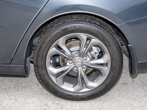 Certified 2024 Honda Accord EX image 38