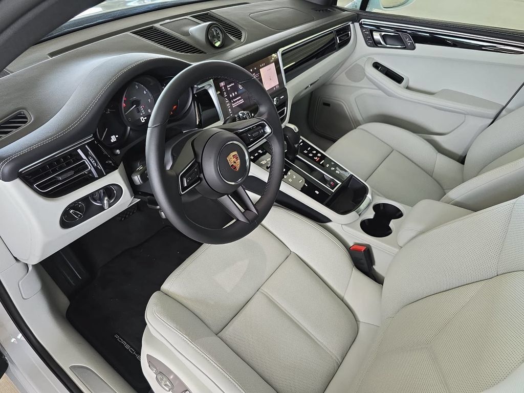 Used 2026 Porsche Macan S AWD/4WD image 4
