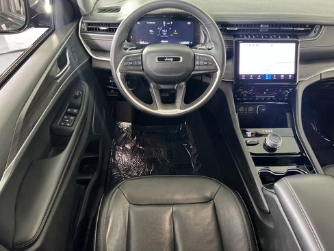 Used 2023 Jeep Grand Cherokee Limited w/ Black Appearance Package image 22