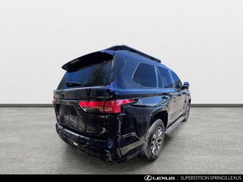 Used 2026 Toyota Sequoia Platinum AWD/4WD image 3