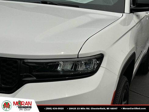 Used 2023 Jeep Grand Cherokee Altitude AWD/4WD image 8