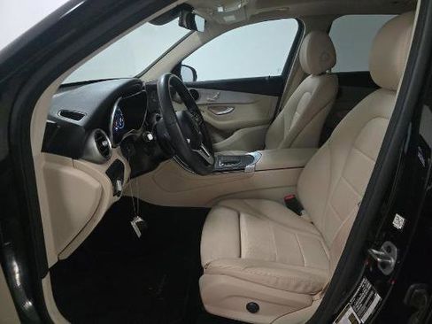 Used 2022 Mercedes-Benz GLC 300 4MATIC image 4