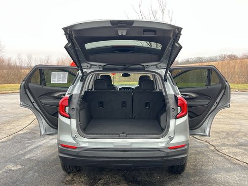 Used 2024 GMC Terrain SLE w/ Driver Convenience Package image 34