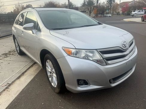 Used 2013 Toyota Venza XLE image 2