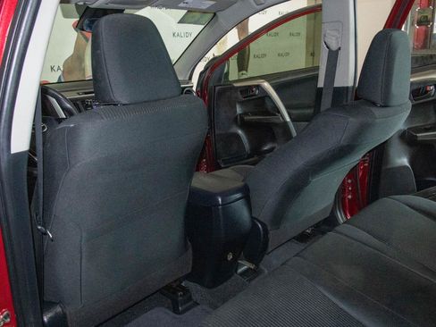 Used 2018 Toyota RAV4 LE FWD image 9