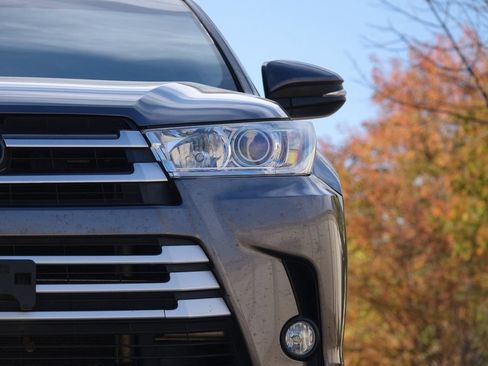 Used 2018 Toyota Highlander XLE image 21