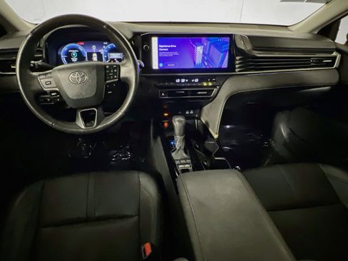 Used 2025 Toyota Camry XLE FWD image 30