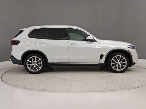 Used 2025 BMW X5 xDrive40i w/ Parking Assistance Package AWD/4WD image 8