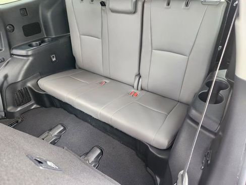 Used 2022 Toyota Highlander XLE image 22
