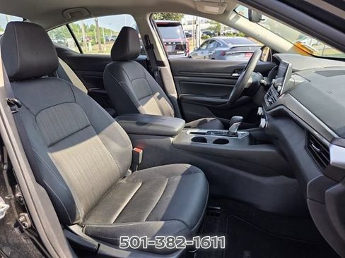 Used 2025 Nissan Altima 2.5 SV FWD image 17