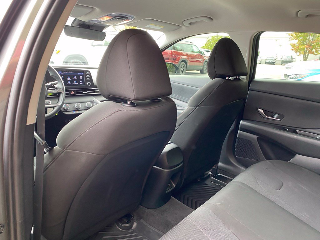 Certified 2025 Hyundai Elantra SE FWD image 29