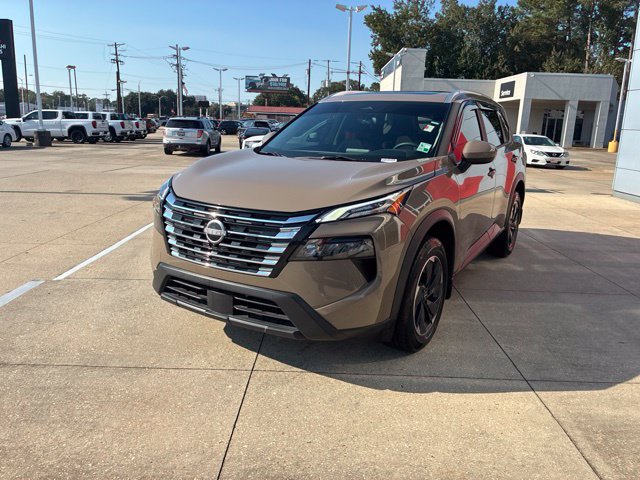 Used 2024 Nissan Rogue SV w/ SV Premium Package FWD image 3