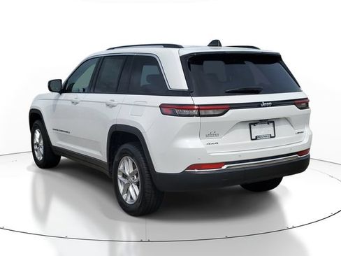Used 2023 Jeep Grand Cherokee Laredo w/ Trailer Tow Prep Group (B) AWD/4WD image 3