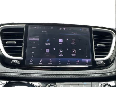 Used 2025 Chrysler Pacifica Limited FWD image 48
