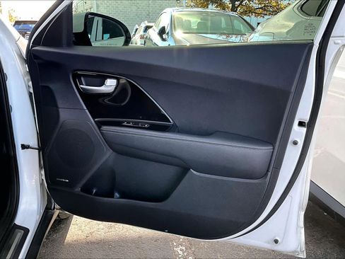 Used 2019 Kia Niro Touring image 22
