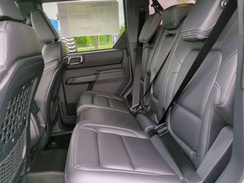 New 2025 Ford Bronco Badlands image 14