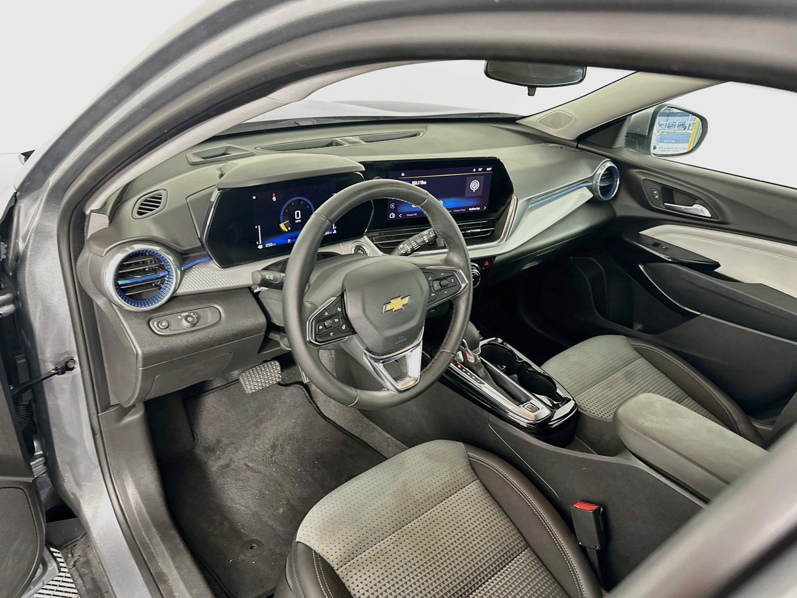 Used 2025 Chevrolet Trax LT w/ Driver Confidence Package FWD image 9