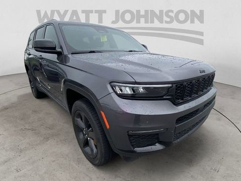 Used 2025 Jeep Grand Cherokee L Limited w/ Black Appearance Package AWD/4WD image 13