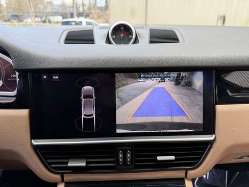 Used 2019 Porsche Cayenne image 25