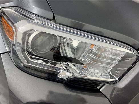 Used 2022 Toyota Tacoma TRD Sport image 33