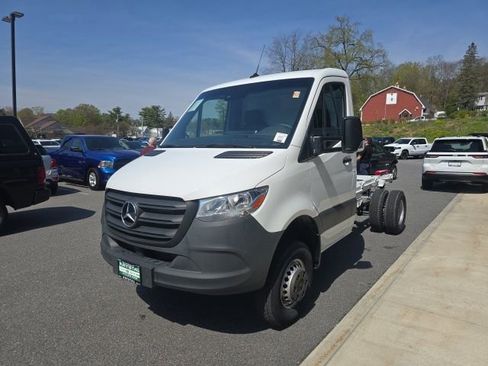 Used 2023 Mercedes-Benz Sprinter 3500 image 3