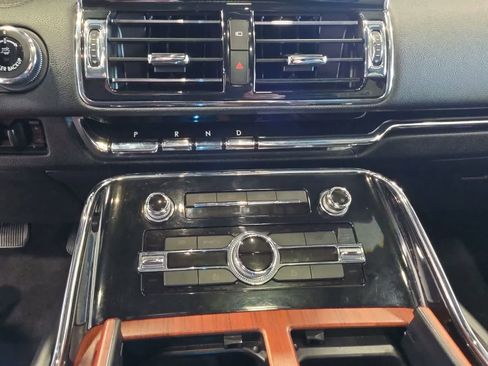Used 2020 Lincoln Navigator Reserve AWD/4WD image 25