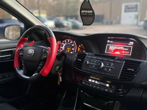 Used 2017 Honda Accord Sport image 10