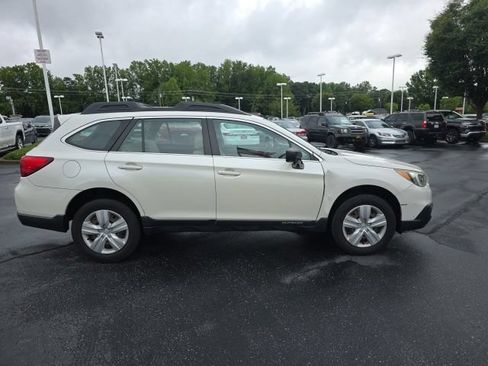 Used 2016 Subaru Outback 2.5i AWD/4WD image 5