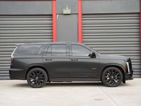 Used 2026 Cadillac Escalade V w/ LPO, ONYX Package image 14