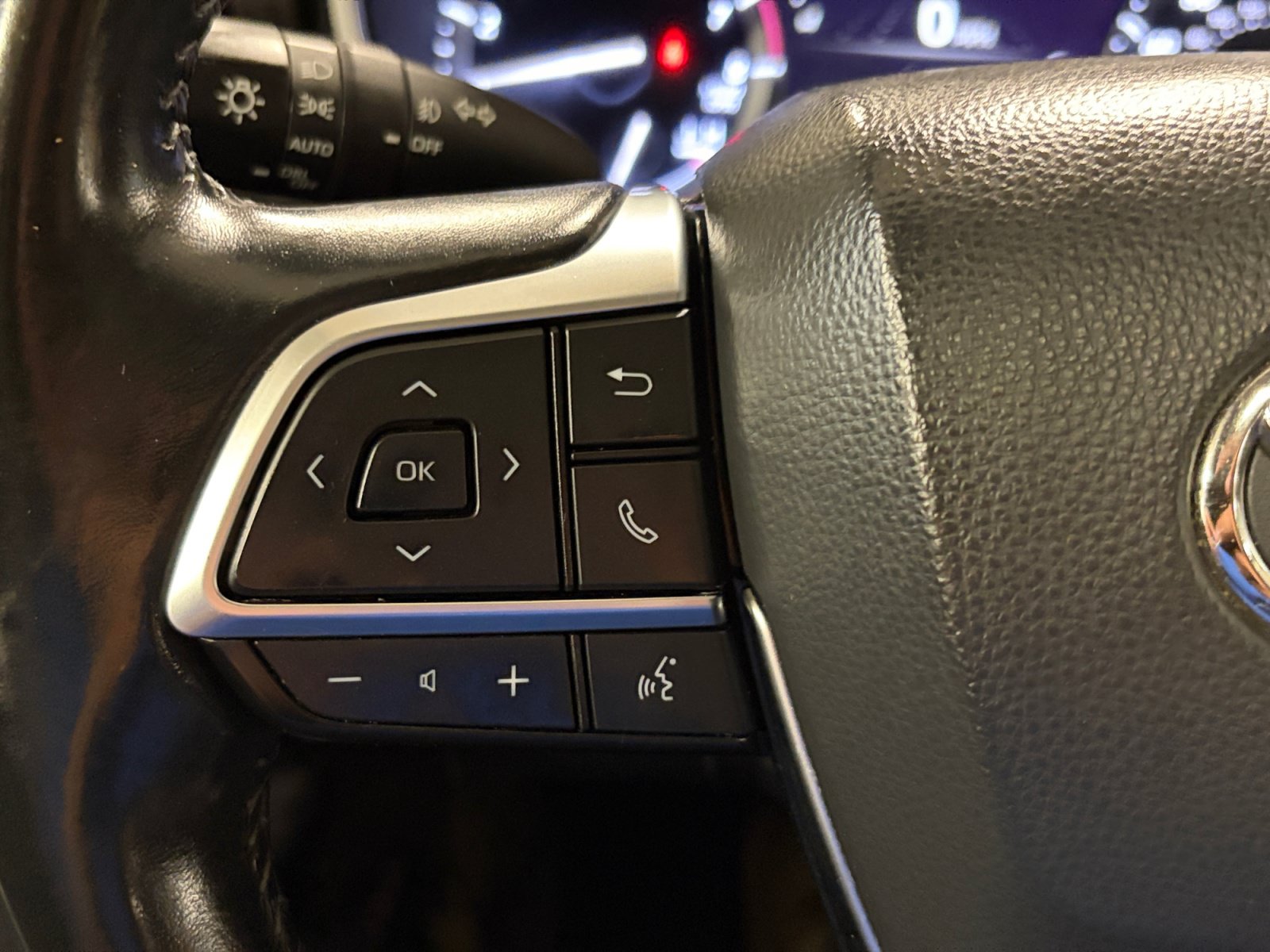 Used 2021 Toyota Highlander XLE AWD/4WD image 18