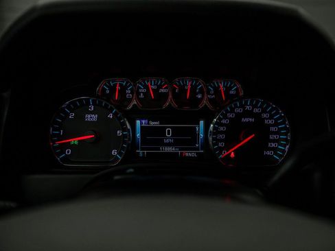 Used 2019 Chevrolet Suburban LT image 18