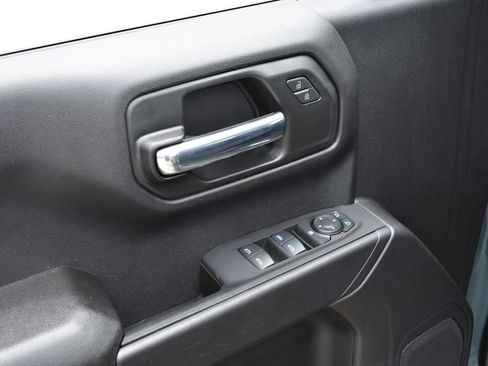 Used 2025 Chevrolet Silverado 1500 Custom Trail Boss w/ Dark Appearance Package AWD/4WD image 21
