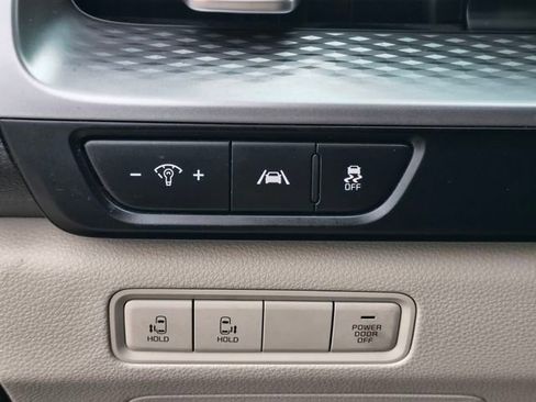 Certified 2024 Kia Carnival LX image 16