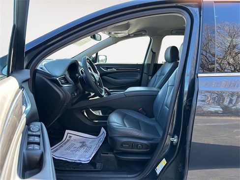 Used 2021 Buick Enclave Essence image 9
