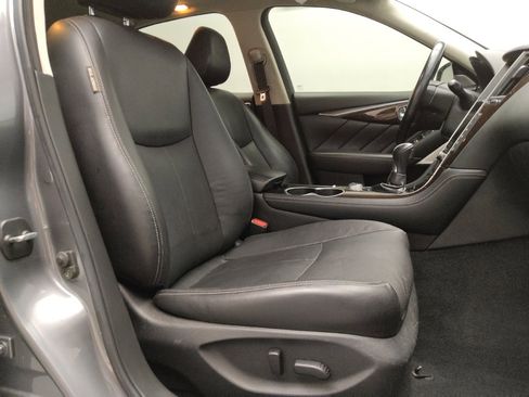 Used 2017 INFINITI Q50 3.0t Premium w/ Driver Assistance Package image 21