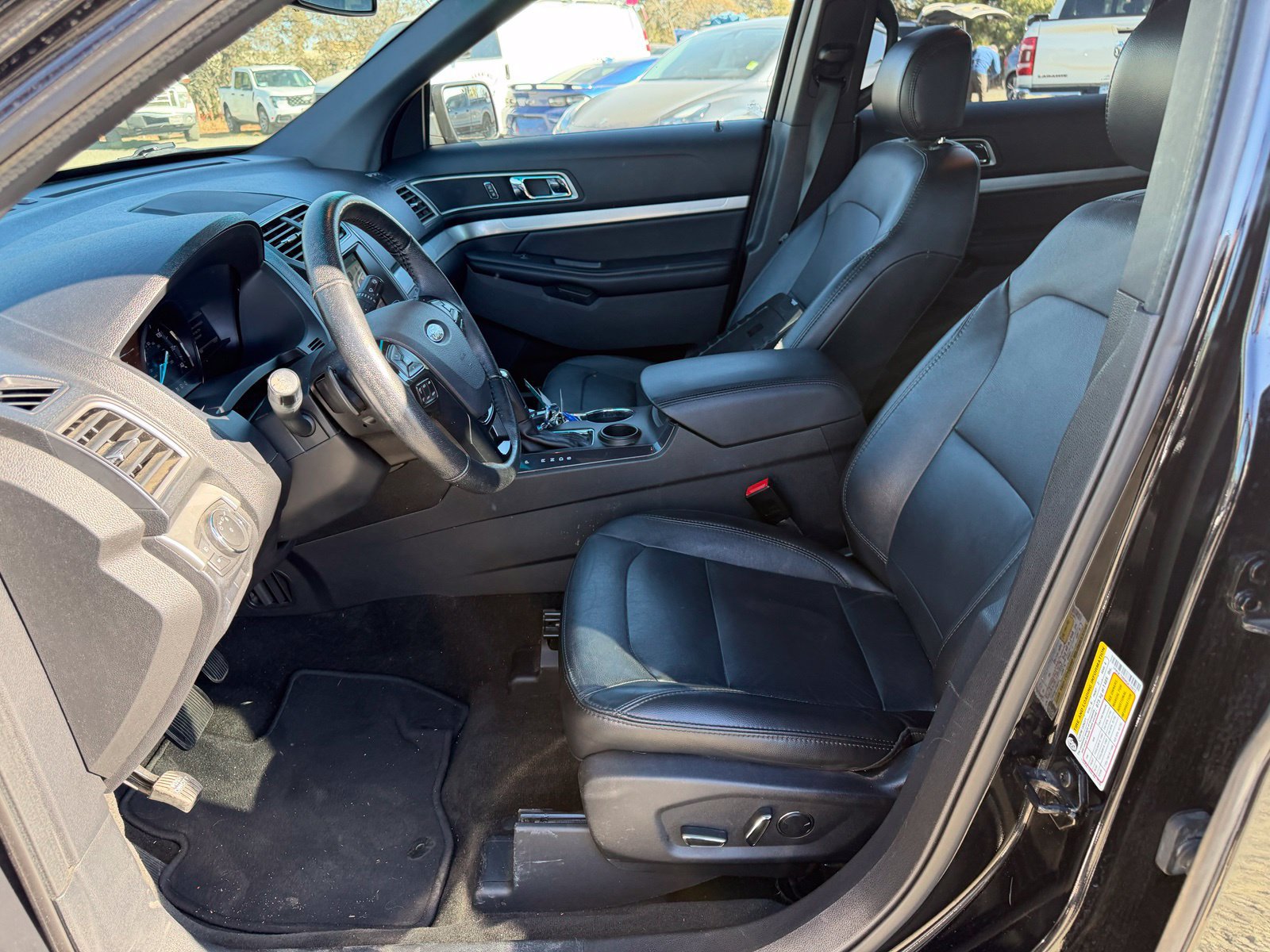 Used 2017 Ford Explorer XLT w/ Equipment Group 202A FWD image 10