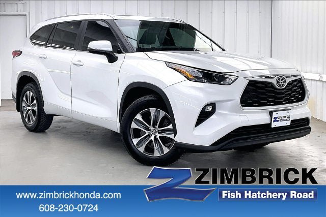 Used 2023 Toyota Highlander XLE AWD/4WD image 1