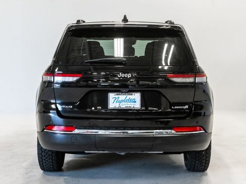 Used 2023 Jeep Grand Cherokee Laredo AWD/4WD image 27