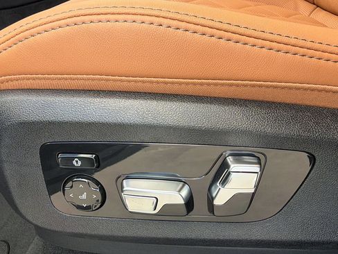 Used 2027 BMW X7 xDrive40i w/ Premium Package AWD/4WD image 14
