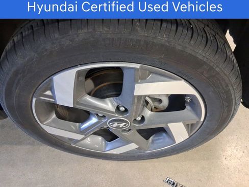 Certified 2025 Hyundai Venue SEL image 27