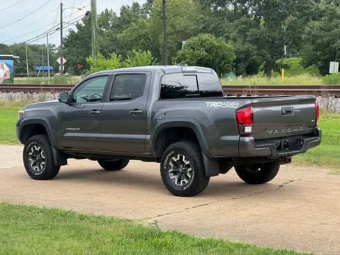 Used 2019 Toyota Tacoma TRD Off-Road w/ TRD Premium Off Road Package AWD/4WD image 3