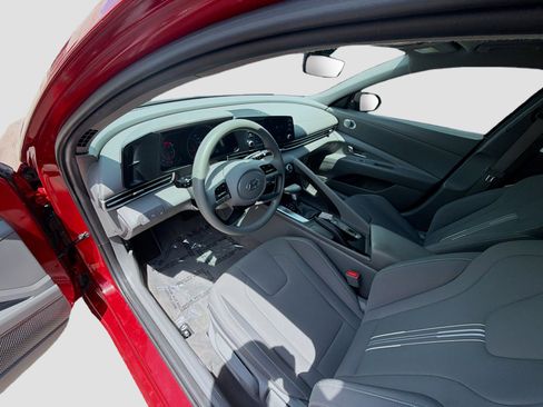 Used 2023 Hyundai Elantra SEL FWD image 7