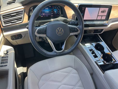 Used 2024 Volkswagen Atlas SE FWD image 41